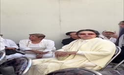 فیلم | واکنش جنجالی کتایون ریاحی با دیدن سعید پورصمیمی در مراسم ختم ناصر تقوایی