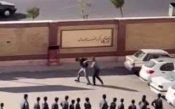 اخراج کادر خاطی مدرسه پرند در پی انتشار فیلم تنبیه بدنی دانشآموز اخراج کادر خاطی مدرسه پرند در پی انتشار فیلم تنبیه بدنی دانشآموز,تنبیه بدنی یک دانش آموز در رباط کریم