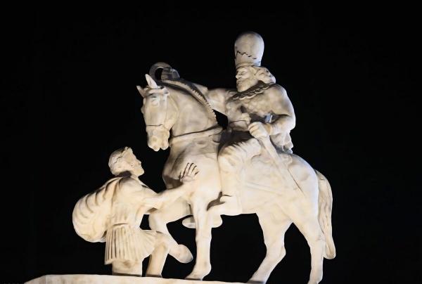 مجسمه شاپور اول مجسمه شاپور اول,نصب مجسمه شاپور اول پادشاه ساسانی در ورودی تهران