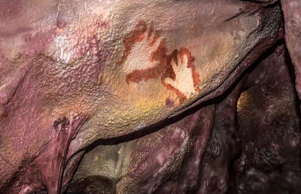 دست دست,نقش بستن دست ها روی عاری در اروپا