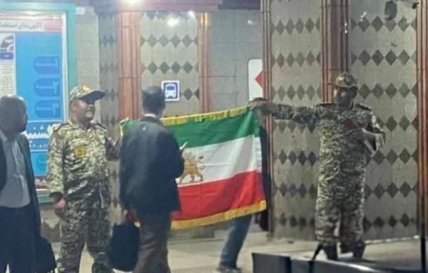 مخالفان جمهوری اسلامی مخالفان جمهوری اسلامی,ماجرای بازداشت دو نظامی معترض با پرچم شیر و خورشید در متروی تهران