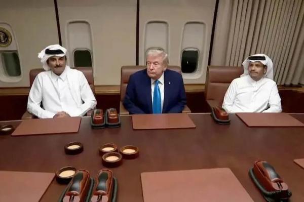 ترامپ ترامپ,ترامپ در هواپیما امیر قطر