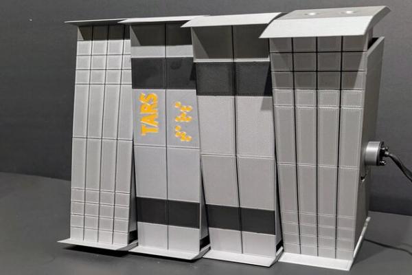 ربات تارس ربات تارس,ابداع رباتی الهام گرفته شده از فیلم اینتراستلار کریستوفر نولان