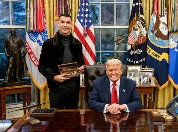 رونالدو و ترامپ رونالدو و ترامپ,اهدای کلید طلایی کاخ سفید توسط ترامپ به رونالدو