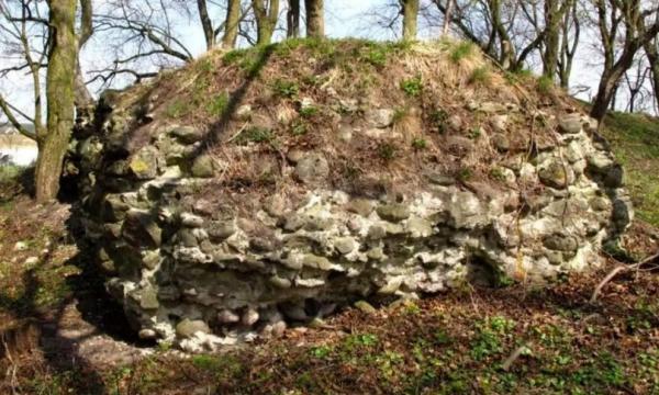 جواهر اربابی,کشفیات جدید از یک قلعۀ قرون وسطایی در لهستان