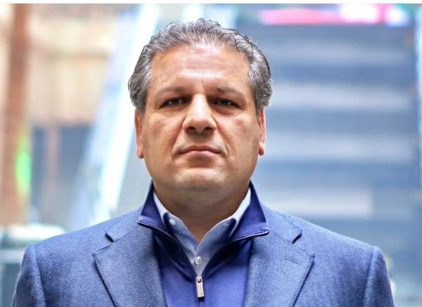 علی انصاری علی انصاری,تکذیب خروج علی انصاری از سهامداران اصلی بانک آینده از ایران