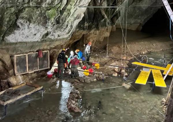 مغار مغار,کشف مغار در غار