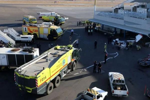 حوادث تبریز حوادث تبریز,برخورد هواپیمای سبک با ساختمان فرودگاه تبریز