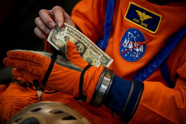 ماموریت ماه ماموریت ماه,قطع بودجه ماموریت آرتمیس ۲