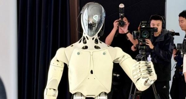 ربات انسان نما ربات انسان نما,رونمایی چینیها از انساننماترین ربات جهان را با پوست مصنوعی