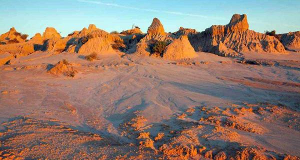 دریاچه مانگو دریاچه مانگو,کشف اسکلت 40 هزارسالهای در کنار دریاچۀ باستانی