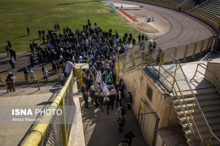 تصاویر مراسم تشییع پیکر اکبر کارگرجم تصاویر مراسم تشییع پیکر اکبر کارگرجم,تصاویر مراسم تشییع جنازه اکبر کارگرجم,عکس های ورزشکاران در مراسم تشییع پیکر اکبر کارگرجم