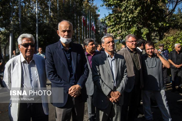 تصاویر مراسم تشییع پیکر اکبر کارگرجم تصاویر مراسم تشییع پیکر اکبر کارگرجم,تصاویر مراسم تشییع جنازه اکبر کارگرجم,عکس های ورزشکاران در مراسم تشییع پیکر اکبر کارگرجم