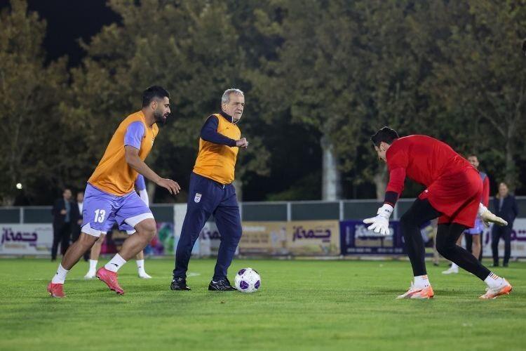 تصاویر دیدار پزشکیان با کادر فنی و بازیکنان تیم ملی در مرکز ملی فوتبال تصاویر دیدار پزشکیان با کادر فنی و بازیکنان تیم ملی در مرکز ملی فوتبال,عکس های پزشکیان و قلعه نویی,تصاویر پزشکیان در تمرین تیم ملی فوتبال