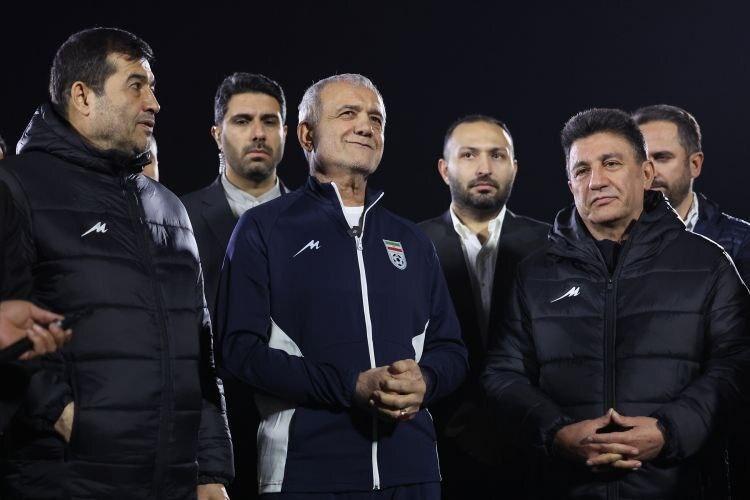 تصاویر دیدار پزشکیان با کادر فنی و بازیکنان تیم ملی در مرکز ملی فوتبال تصاویر دیدار پزشکیان با کادر فنی و بازیکنان تیم ملی در مرکز ملی فوتبال,عکس های پزشکیان و قلعه نویی,تصاویر پزشکیان در تمرین تیم ملی فوتبال