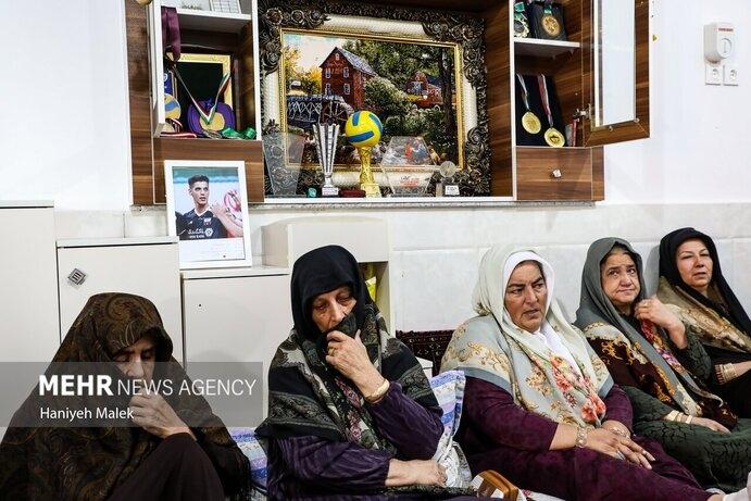 تصاویر مراسم تشییع پیکر صابر کاظمی تصاویر مراسم تشییع پیکر صابر کاظمی,عکس های مراسم تشییع پیکر صابر کاظمی,تصاویری از مراسم تشییع جنازه صابر کاظمی