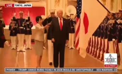 فیلم | خبرساز شدن رفتار عجیب ترامپ در ژاپن