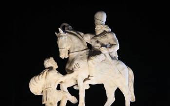 مجسمه شاپور اول,نصب مجسمه شاپور اول پادشاه ساسانی در ورودی تهران