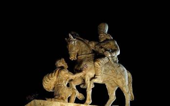 تندیس شاپور,گاف بزرگ تاریخی و هنری در رونمایی از تندیس شاپور ساسانی در میدان انقلاب