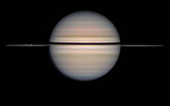 زحل,عکس روز ناسا از گذر قمرهای یخی از برابر حلقه‌های زحل