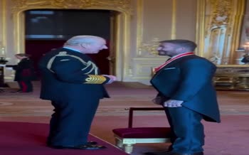 فیلم | اهدای نشان شوالیه به دیوید بکام