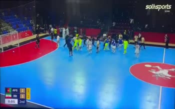 فیلم | تهدید به قتل بازیکنان فوتسال ایران توسط گزارشگر افغان فیلم | تهدید به قتل بازیکنان فوتسال ایران توسط گزارشگر افغان