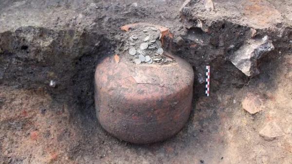 سکه سکه,کشف قلکهای ۱۸۰۰ ساله مملو از سکه