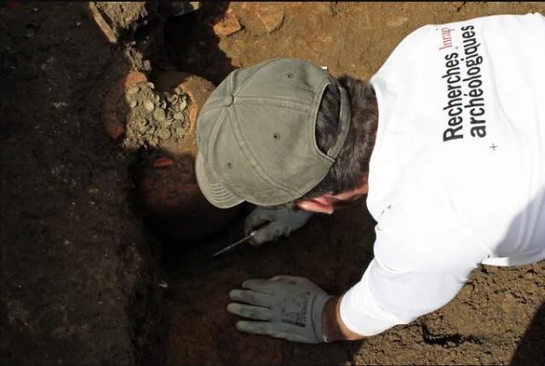 سکه سکه,کشف قلکهای ۱۸۰۰ ساله مملو از سکه