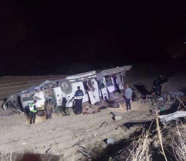 واژگونی اتوبوس در اصفهان واژگونی اتوبوس در اصفهان,واژگونی یک دستگاه اتوبوس در محور یاسوج به اصفهان