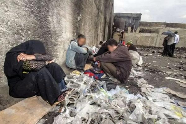 کارن خواب کارن خواب,جسد کارتن خواب