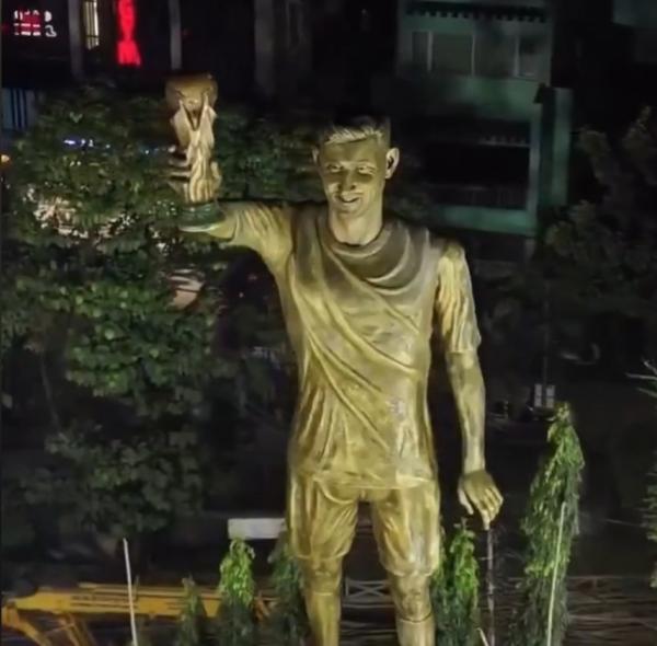 لیونل مسی لیونل مسی,استقبال شاهرخ خان از مسی و سوارز