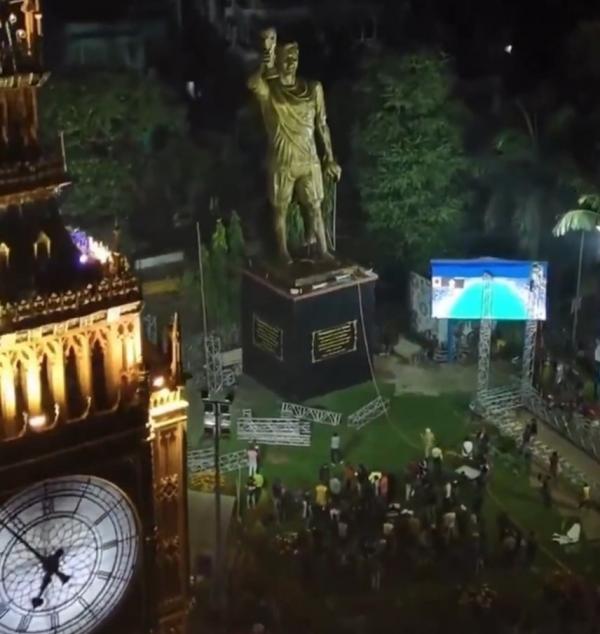 لیونل مسی لیونل مسی,استقبال شاهرخ خان از مسی و سوارز