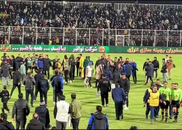 درگیری لفظی ساپینتو و رحمتی درگیری لفظی ساپینتو و رحمتی,دیدار استقلال و خیبر