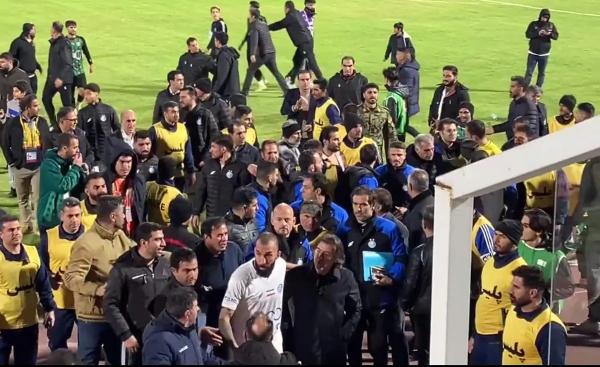 درگیری لفظی ساپینتو و رحمتی درگیری لفظی ساپینتو و رحمتی,دیدار استقلال و خیبر