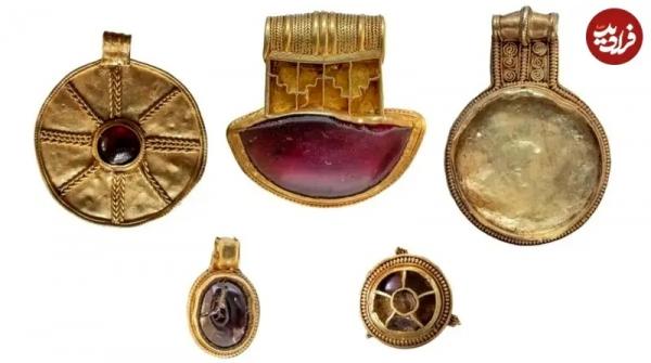 گنج 1400 سالۀ,کشف زیورآلات آنگلوساکسونی در انگلیس