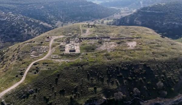 استادیوم باستانی,کشف استادیوم ۲ هزارساله در کنار یک درّۀ عمیق