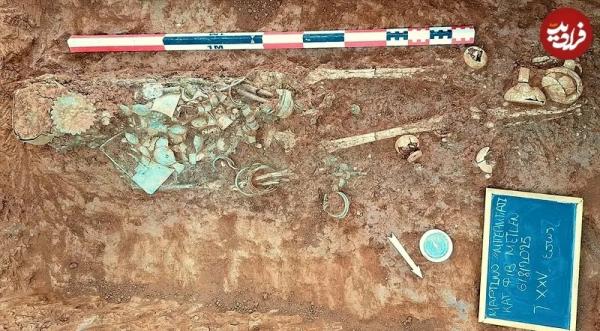 تاج وارونه,کشف جسد یک زن با تاج وارونه