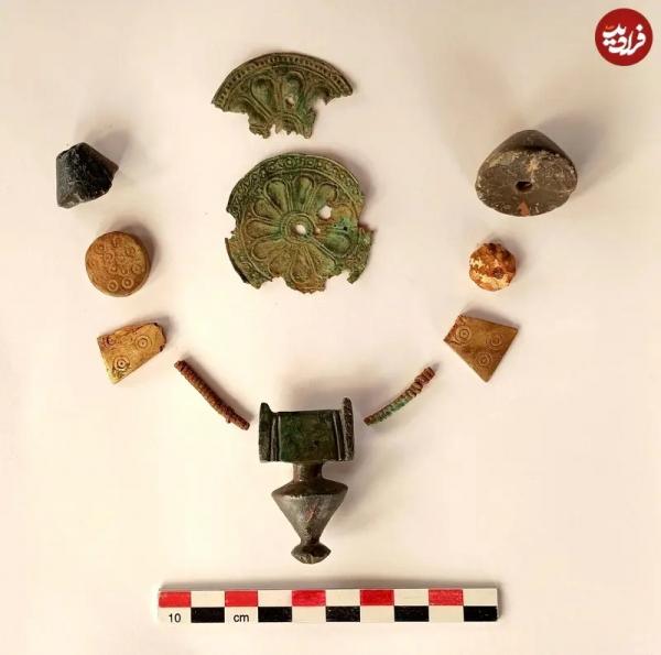 تاج وارونه,کشف جسد یک زن با تاج وارونه