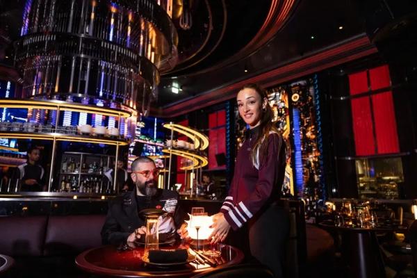 رستوران دبی,سرو گوشت دایناسور در دبی توسط سرآشپز هوش مصنوعی