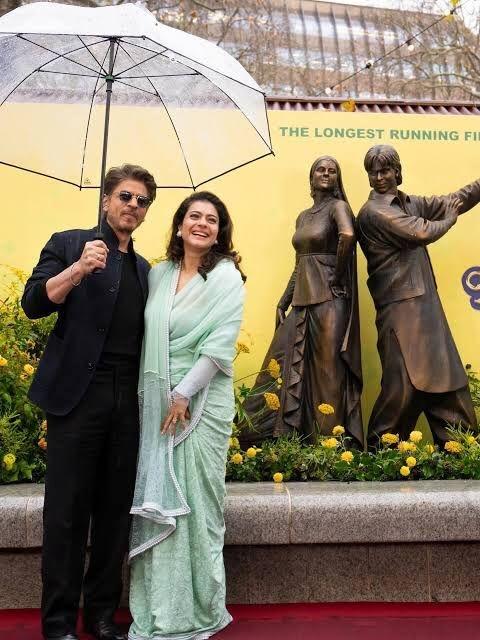 شاهرخ خان,پرده برداری از مجسمه شاهرخ خان