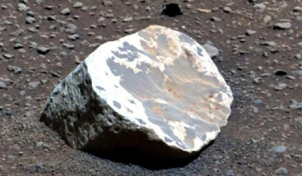 مریخ,سنگ‌های عجیب روی مریخ