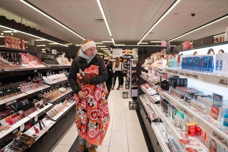 تصاویر صفهای خرید بلک فرایدی تصاویر صفهای خرید بلک فرایدی,تصاویری از بلک فرایدی 2025,عکس های بلک فرایدی در نوامبر 2025