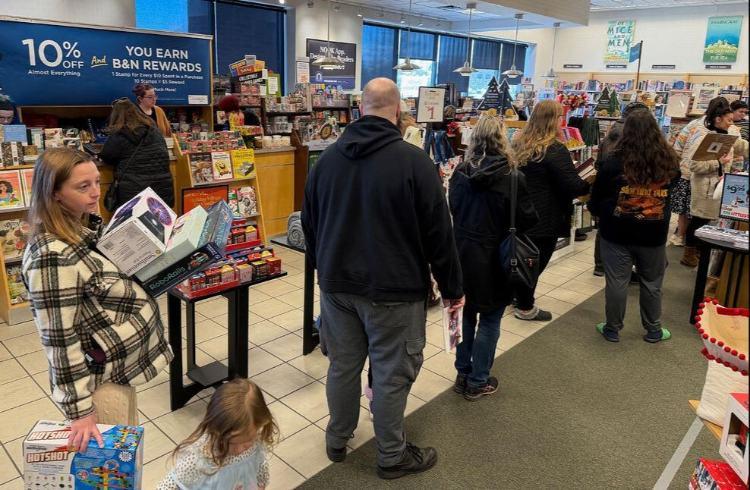 تصاویر صفهای خرید بلک فرایدی تصاویر صفهای خرید بلک فرایدی,تصاویری از بلک فرایدی 2025,عکس های بلک فرایدی در نوامبر 2025