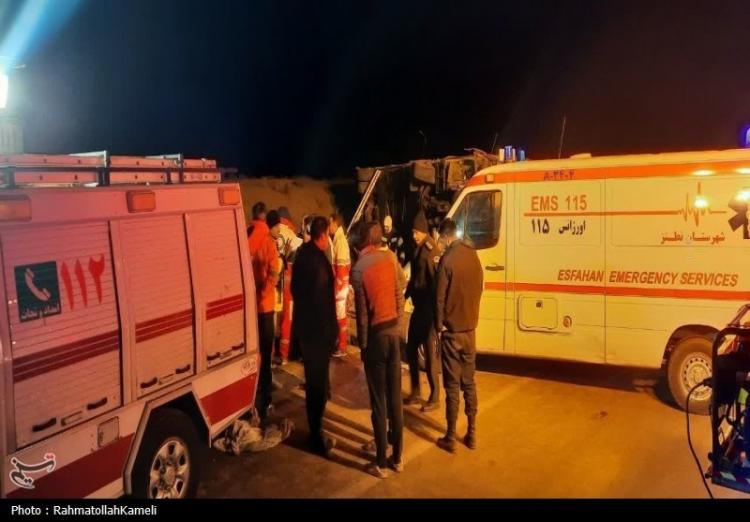 تصاویر واژگونی اتوبوس در محور اصفهان - نطنز,عکس های واژگونی اتوبوس در نطنز,تصاویر واژگونی اتوبوس نطنز