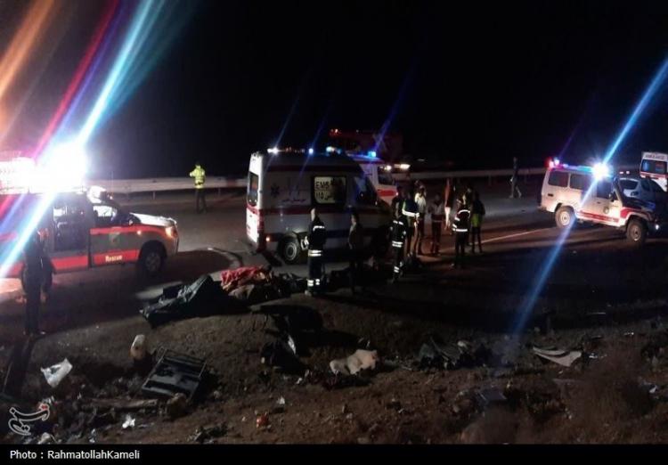 تصاویر واژگونی اتوبوس در محور اصفهان - نطنز,عکس های واژگونی اتوبوس در نطنز,تصاویر واژگونی اتوبوس نطنز