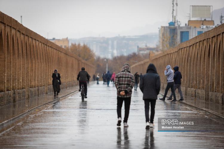 تصاویر باران پاییزی در اصفهان تصاویر باران پاییزی در اصفهان,عکس های باران پاییزی در اصفهان در آذر 1404,تصاویری از باران پاییزی در اصفهان