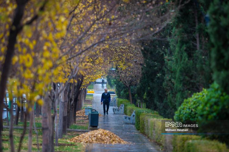 تصاویر باران پاییزی در اصفهان تصاویر باران پاییزی در اصفهان,عکس های باران پاییزی در اصفهان در آذر 1404,تصاویری از باران پاییزی در اصفهان