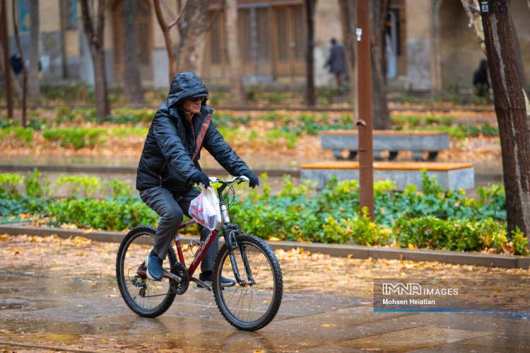 تصاویر باران پاییزی در اصفهان تصاویر باران پاییزی در اصفهان,عکس های باران پاییزی در اصفهان در آذر 1404,تصاویری از باران پاییزی در اصفهان