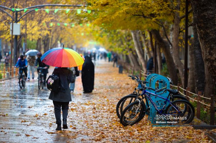 تصاویر باران پاییزی در اصفهان تصاویر باران پاییزی در اصفهان,عکس های باران پاییزی در اصفهان در آذر 1404,تصاویری از باران پاییزی در اصفهان