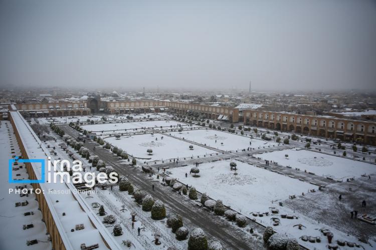 تصاویر بارش برف پاییزی در اصفهان,عکس های بارش برف پاییزی در اصفهان,تصاویر براش برف اصفهان در آذر 1404